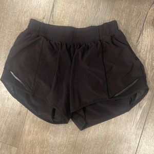 Lululemon Hotty Hot Low-Rise Lined Short 4”